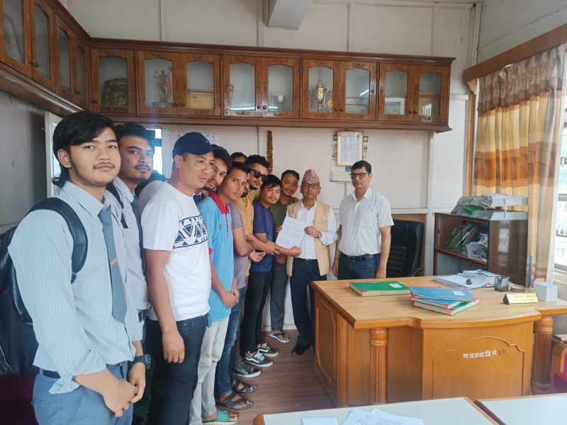 प्राध्यापक नियुक्ति विषयमा विद्यार्थी संगठनले बुझाए ज्ञापनपत्र